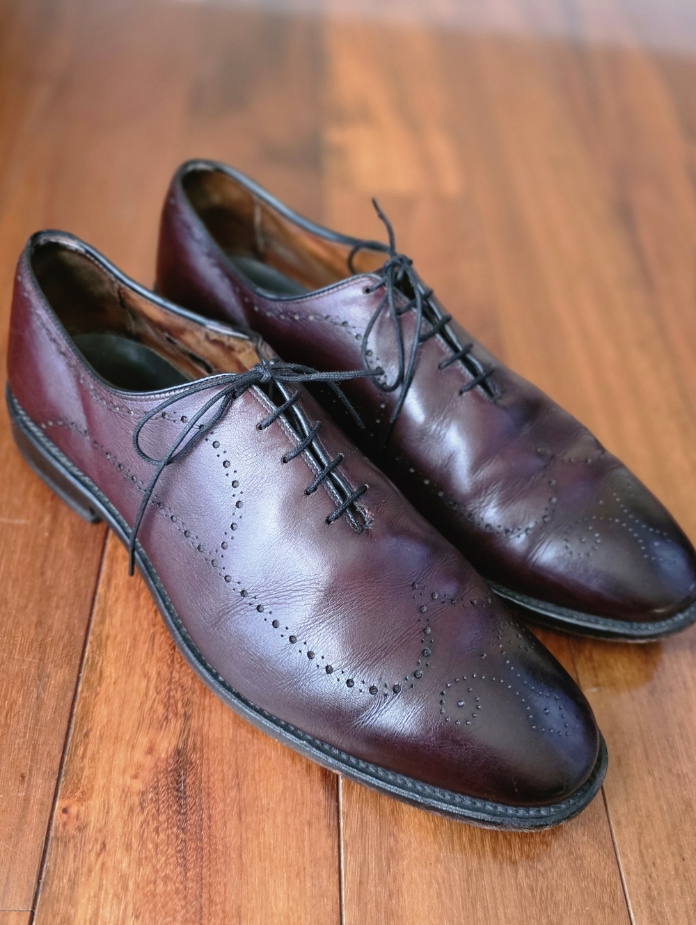 Allen Edmonds Men's Burgundy Leather Oxford Brogues